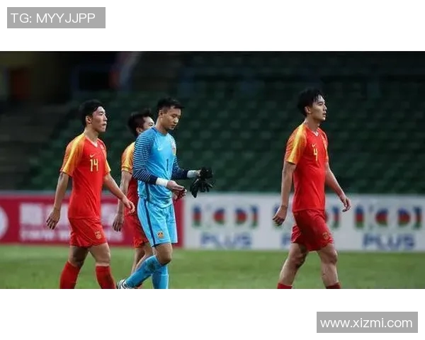 中国足球男球星抖音视频热议：训练生活幕后曝光与球场精彩瞬间回顾